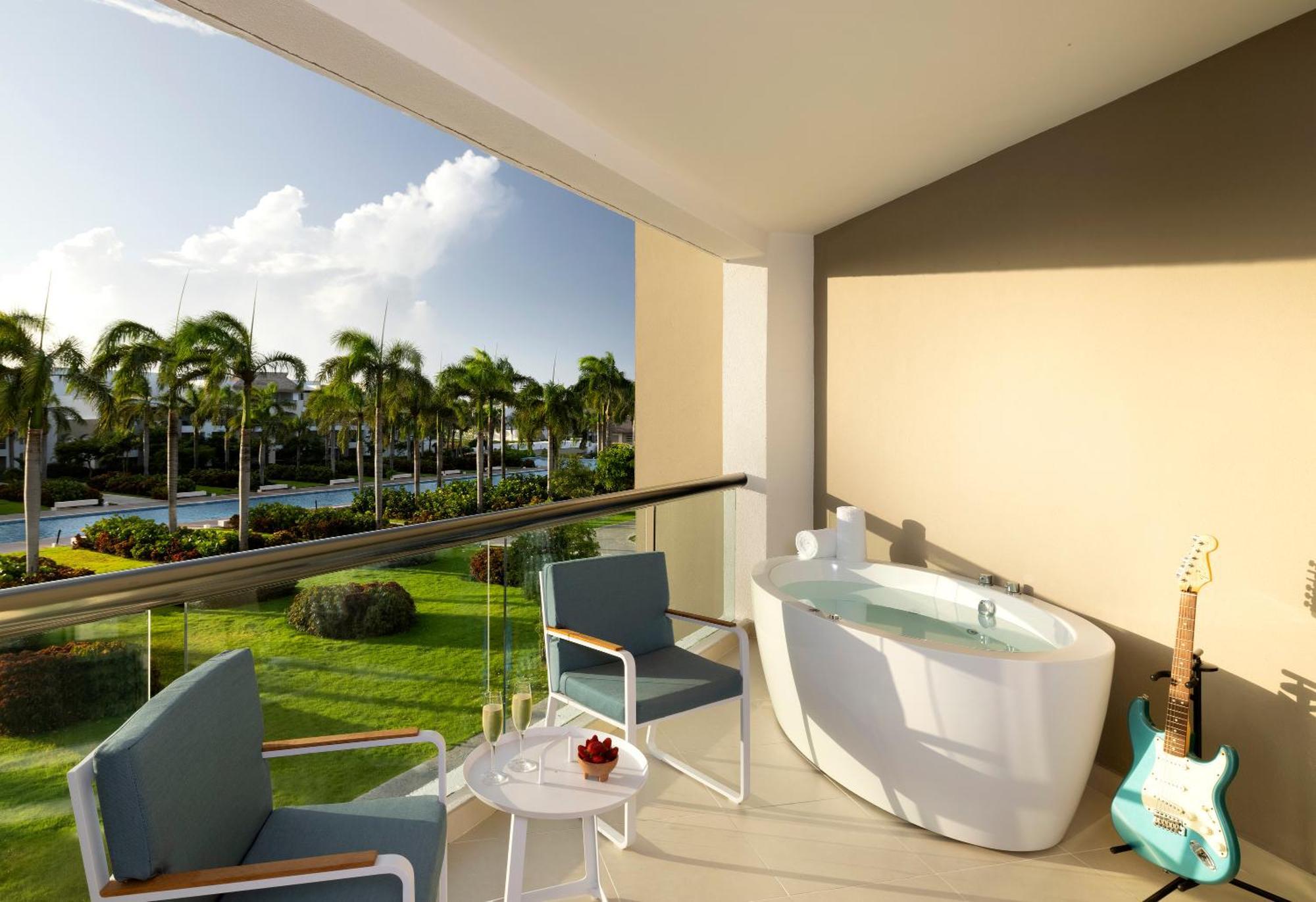 Caribbean Sand Suite Double beds & sofa